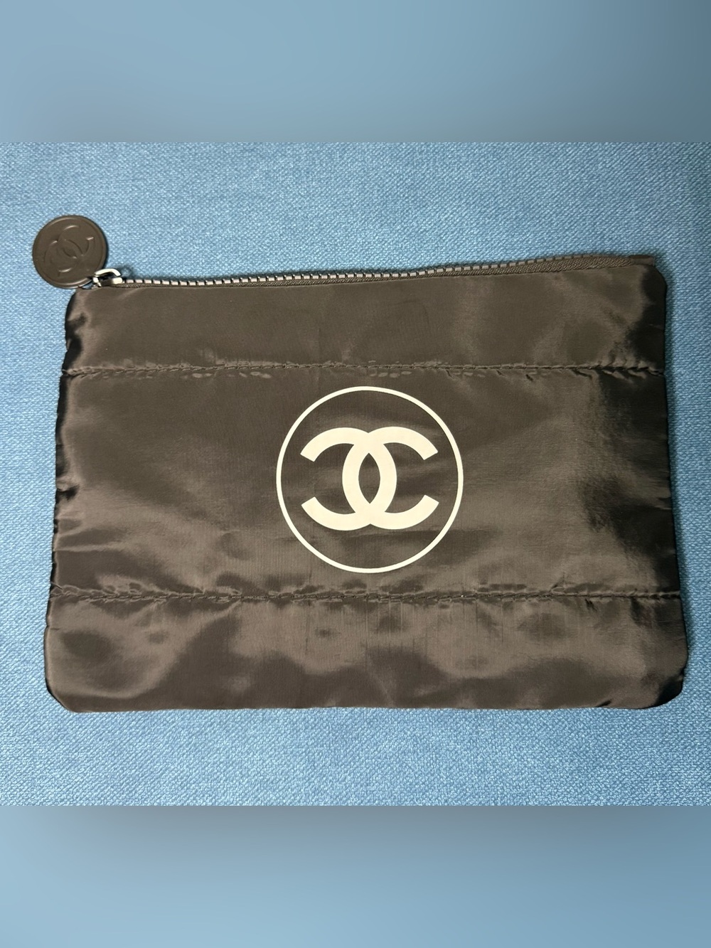Chanel Beauté Black Puffy Nylon makeup Pouch limited-edition quilted New - Picture 2 of 7